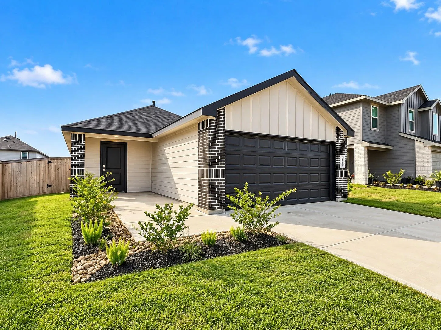 3 bed, 2.0 bath, 1179 sqft, $1,550 — Photo 2