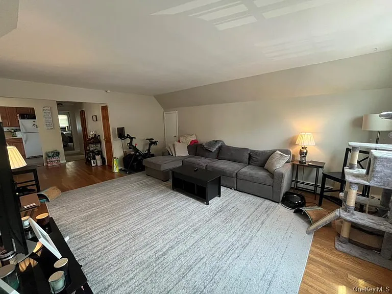 551 W Walnut St #UPPER — Photo 9