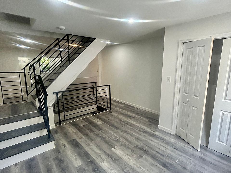 1st image of 420 E Mechanic St #1