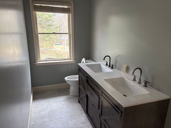 5th image of 136 Haywood Knolls Dr
