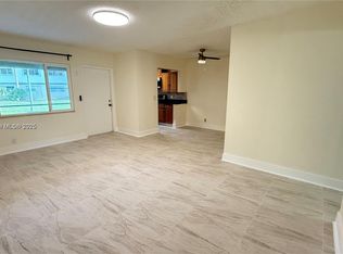 270 Layne Blvd APT 102, Hallandale, FL 33009