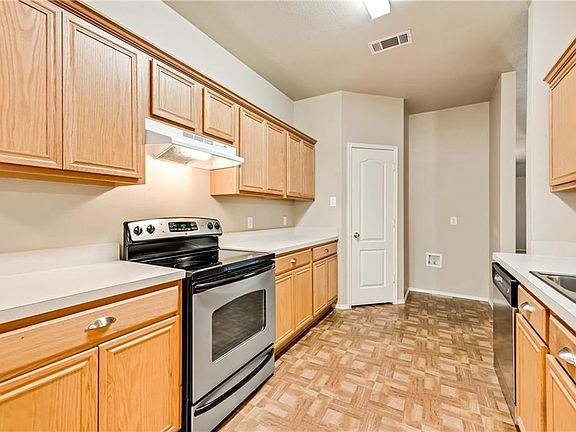 2nd image of 1719 Country Crest Ln