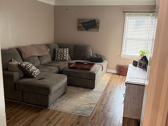 2nd image of 724 Howard Ave