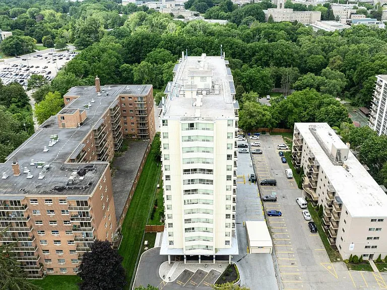 1209 Richmond St — Photo 38