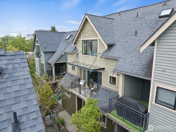 2625 Yale Terrace E, Seattle, WA 98102
