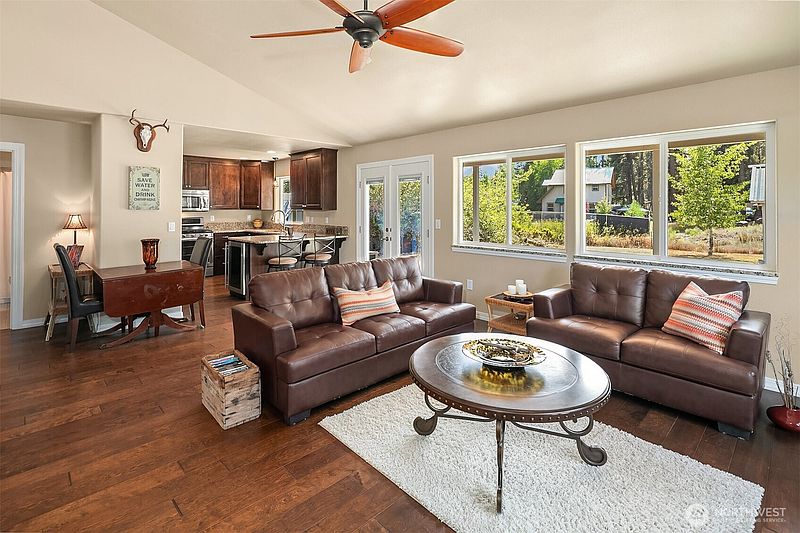 4th image of 230 Cascade View Drive