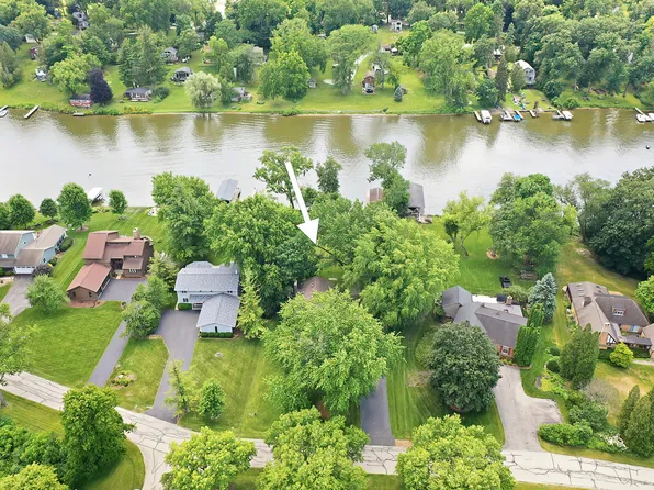 213 River Dr, Cary, IL 60013