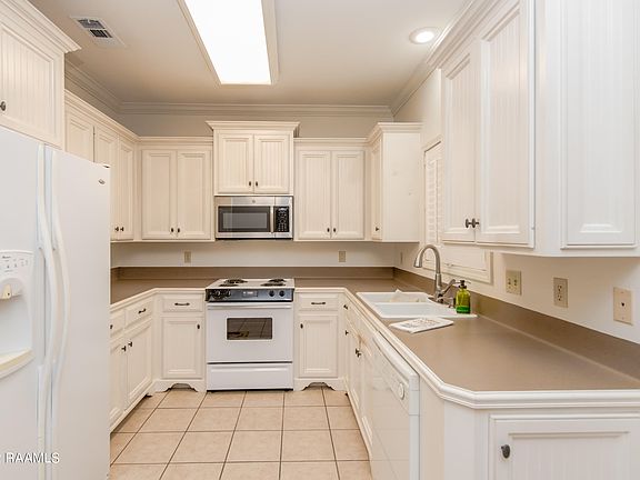 3rd image of 136 Erika Dr