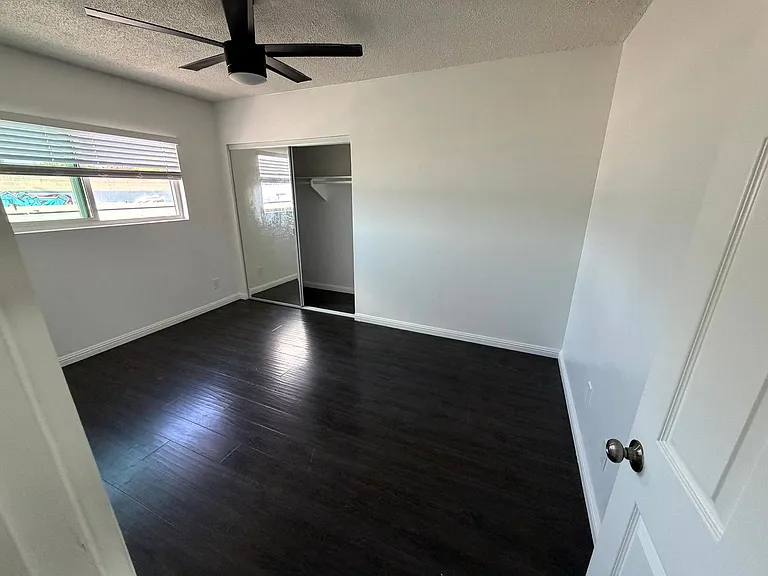 1335 Stanley Ave — Photo 7