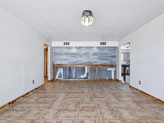 5th image of 606 S Vaughn Ave