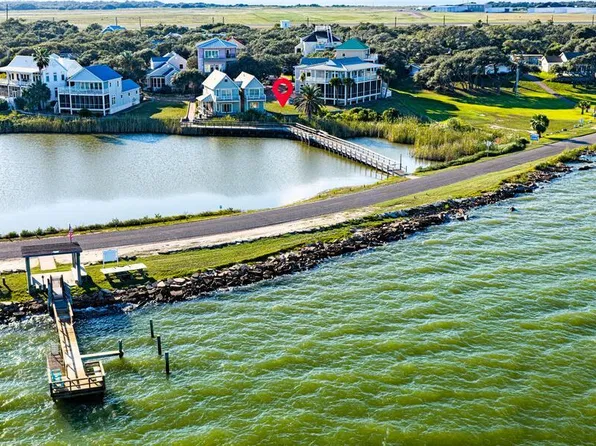 18 Old Cottage Beach Dr, Rockport, TX 78382