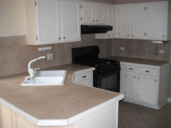 3rd image of 630 Sturnbridge Ln