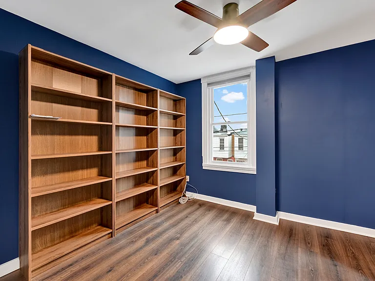 127 N Glover St — Photo 1