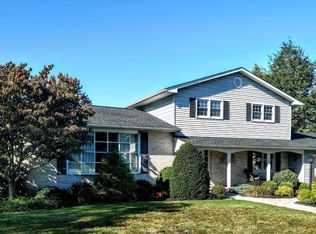 18 Pear Tree Ln, Dallas, PA 18612