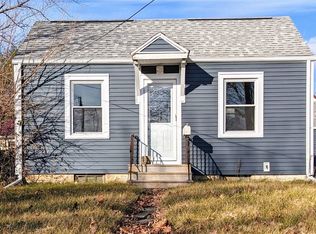 1422 34th St NE, Cedar Rapids, IA 52402