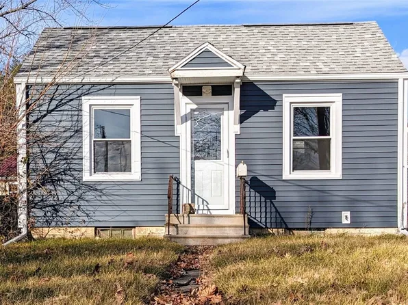 1422 34th St NE, Cedar Rapids, IA 52402