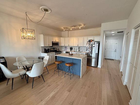 2nd image of 1001 W Madison St APT 608