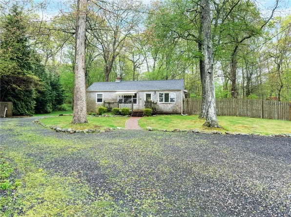 152 Indian Trl S, South Kingstown, RI 02879