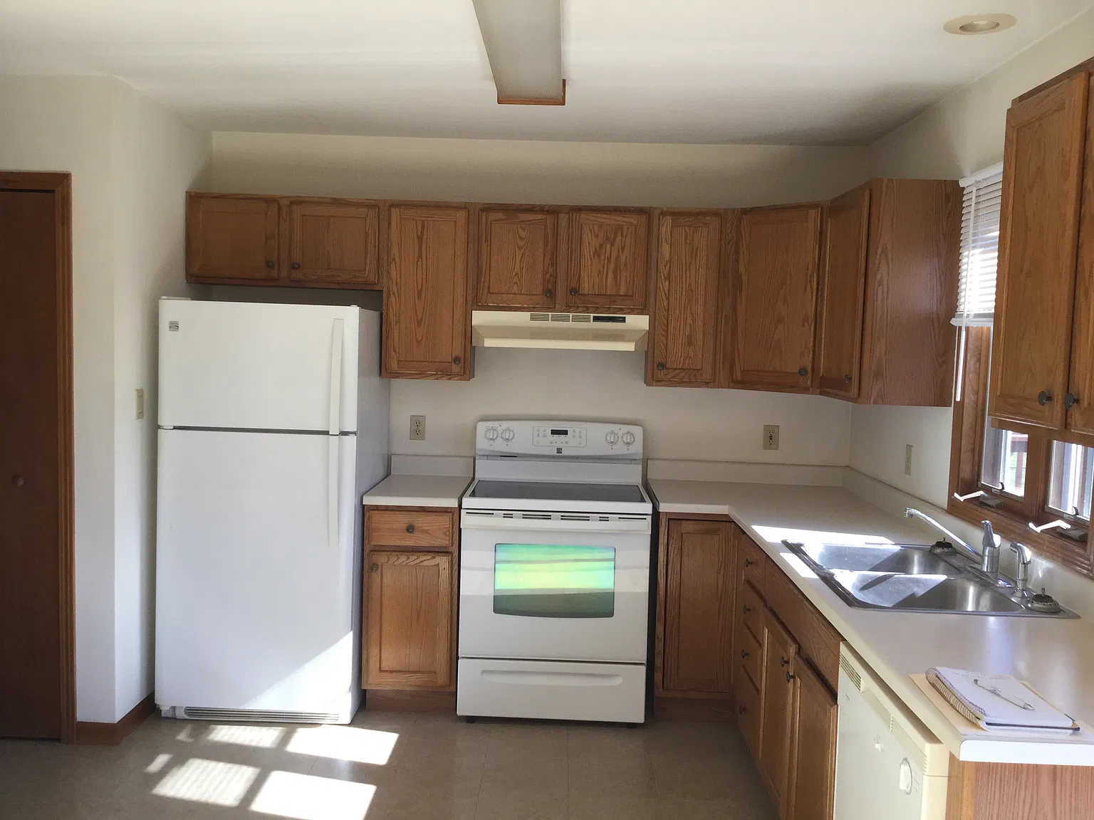 2 bed, 1.5 bath, 1150 sqft, $1,350 — Photo 2