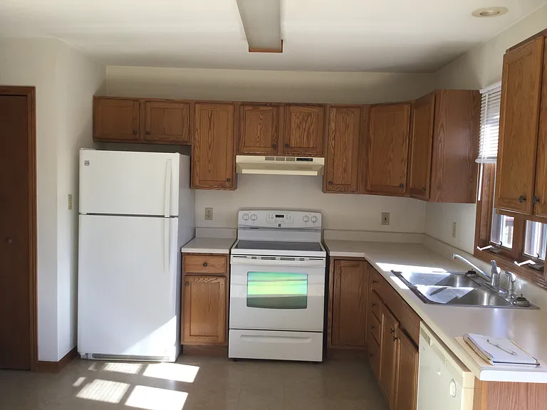 123 N Ridge St — Photo 2