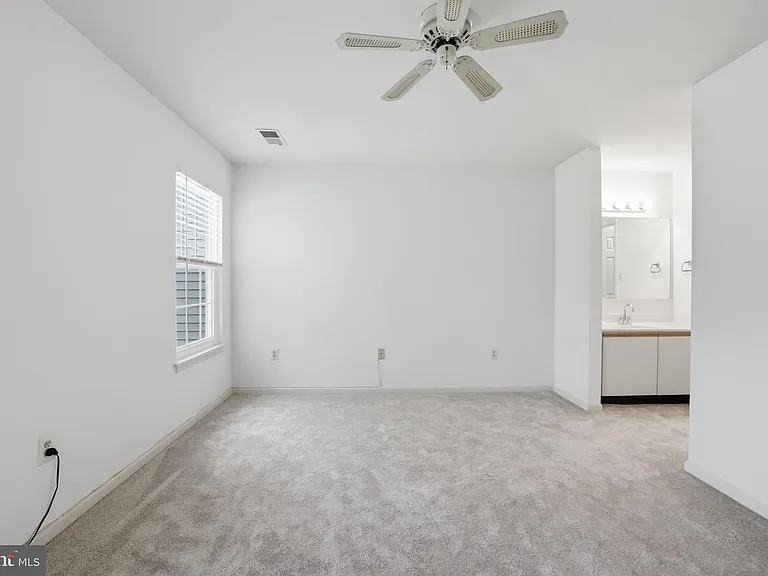 2844 Yarling Ct — Photo 13