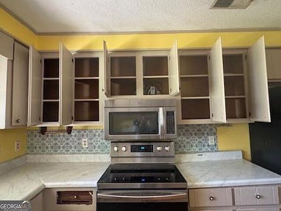 3rd image of 111 Foxfire Dr