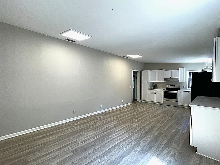512 Howard Gap Rd — Photo 5