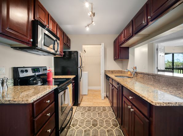 260 Quail Forest Blvd #701