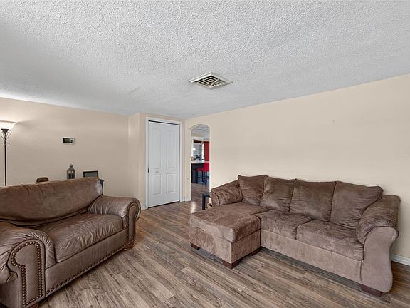 5th image of 9745 Richwood Ln