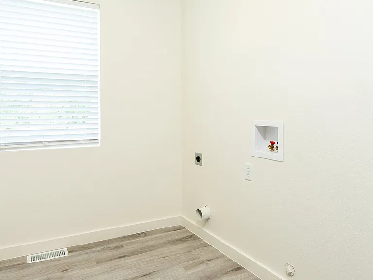 2885 N Oliver St — Photo 19