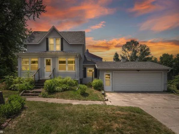 714 4th St, Traer, IA 50675
