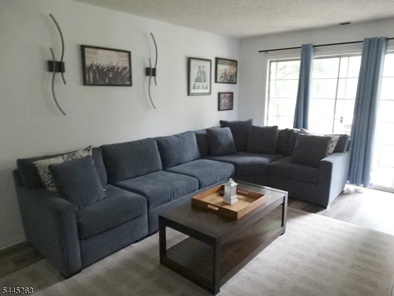 808 Magnolia Ln — Photo 3