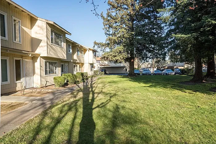 3 bed, 2.0 bath, 1112 sqft, $1,795 — Photo 1