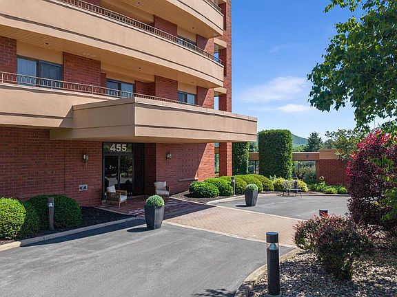5th image of 455 Windmere Dr APT 4B
