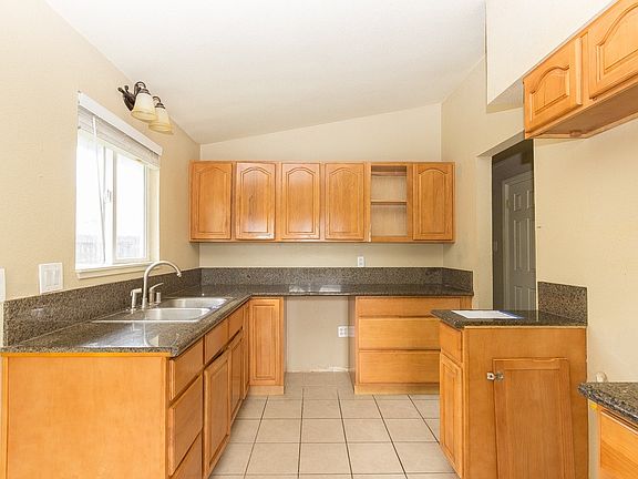 4th image of 6541 Graylock Ln