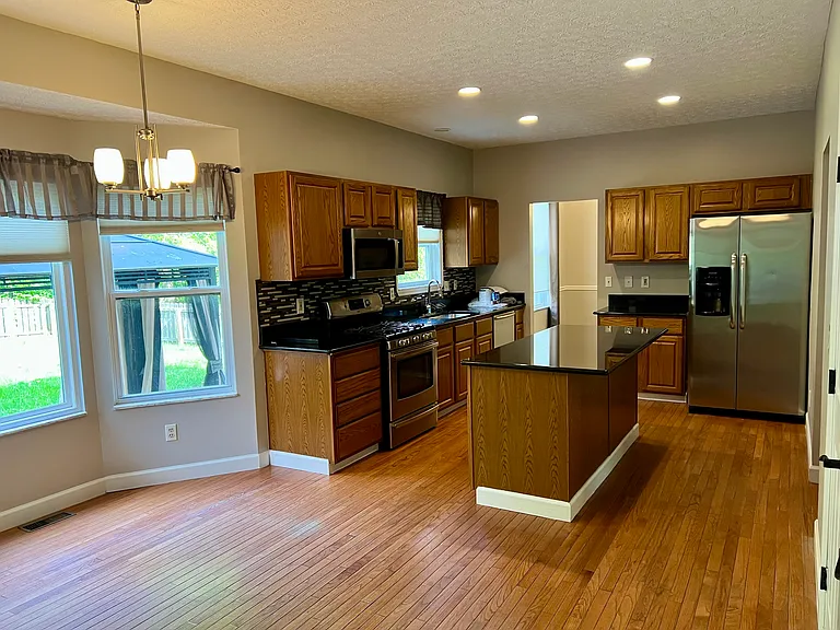 8103 Barlow Rd — Photo 4