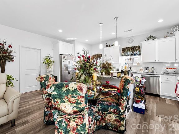 5th image of 304 Linwood Rd