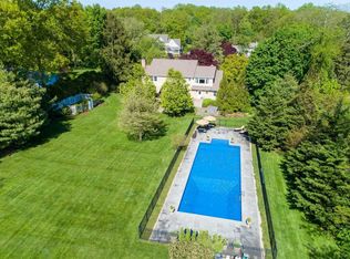 18 Harbor Hill Dr, Huntington, NY 11743