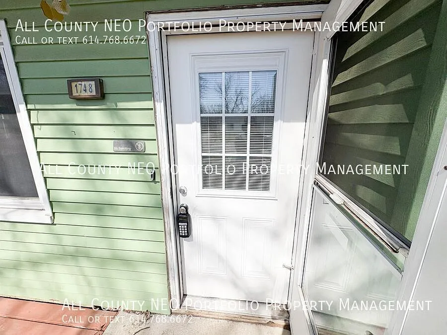 3-Bedroom Ranch with Fenced Yard & Washer/Dryer! — Photo 3