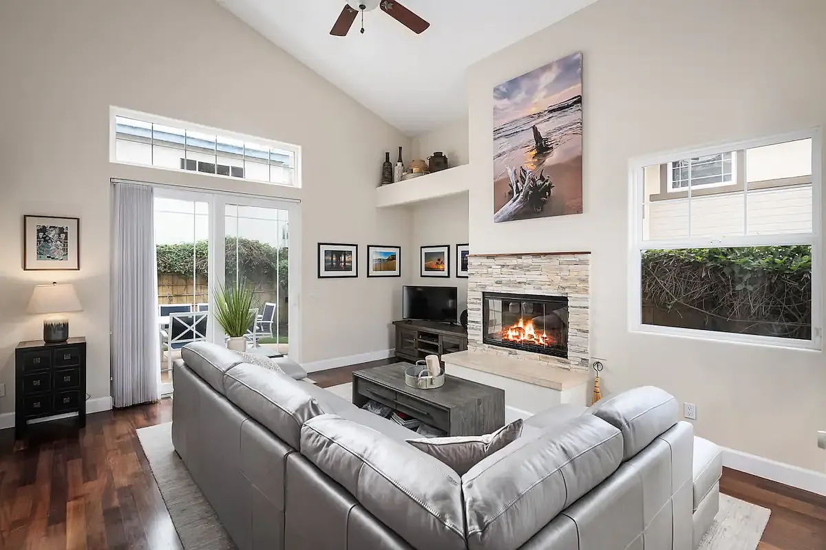 3 bed, 2300 sqft, $12,500 — Photo 2