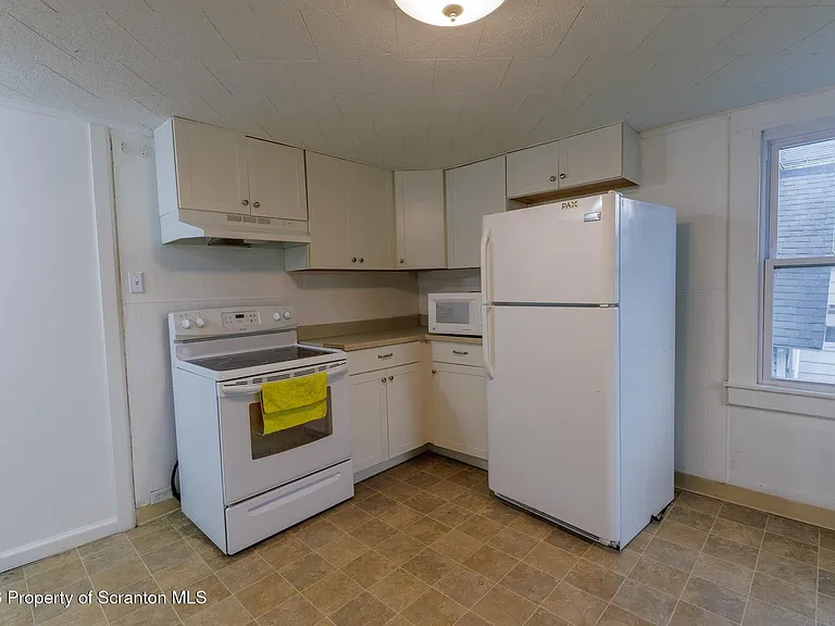 623 E Elm St #3 — Photo 10