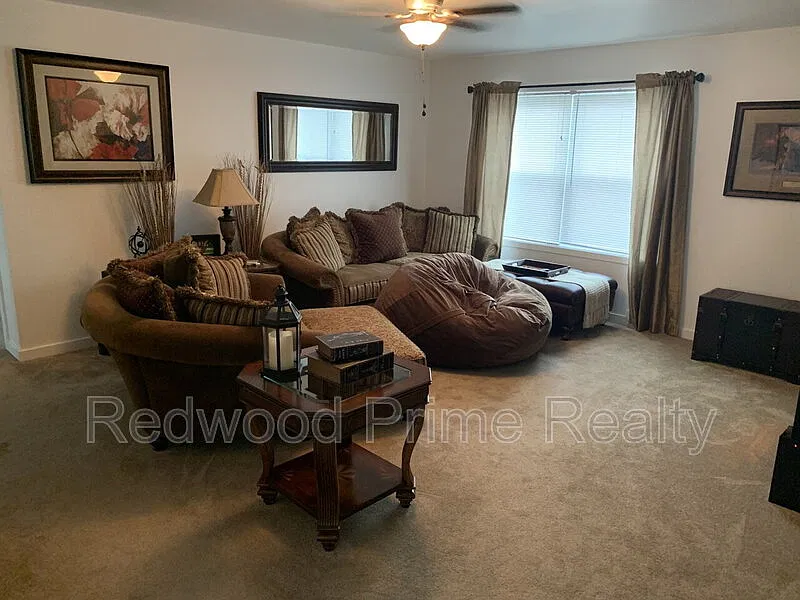2 bed, 1.0 bath, $1,800 — Photo 3