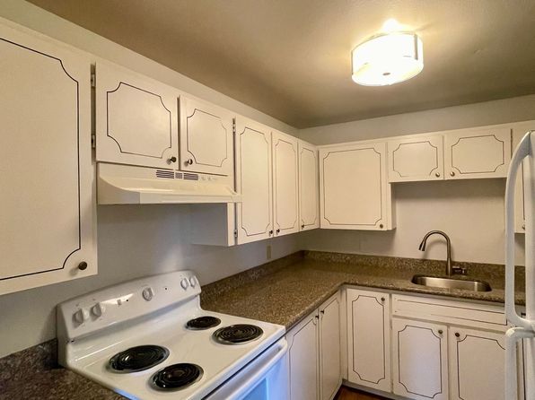 3060 SW Avalon Way APT 101