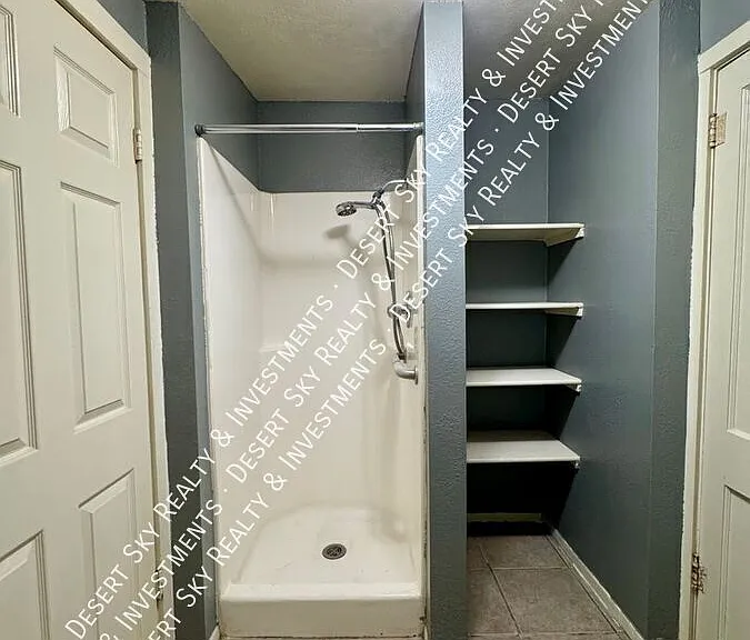 1424 S Esperanza St — Photo 20
