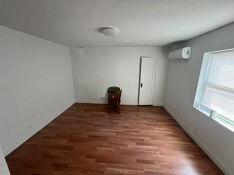 1018 N 17th Ct #1B — Photo 3