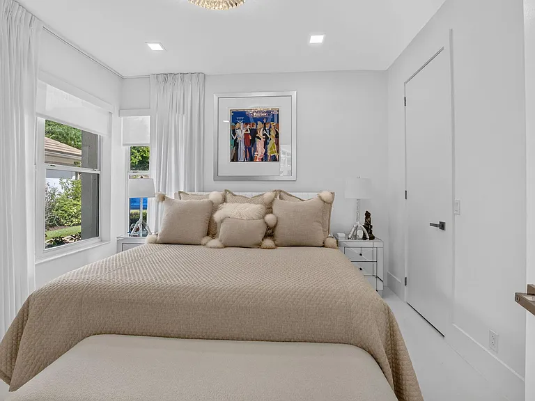 5372 NW 21st Ave — Photo 37