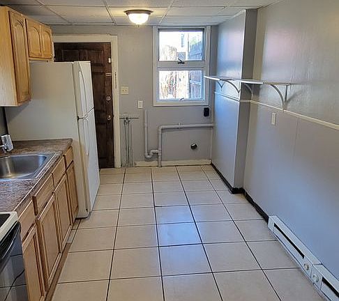 3rd image of 124 S Penn St