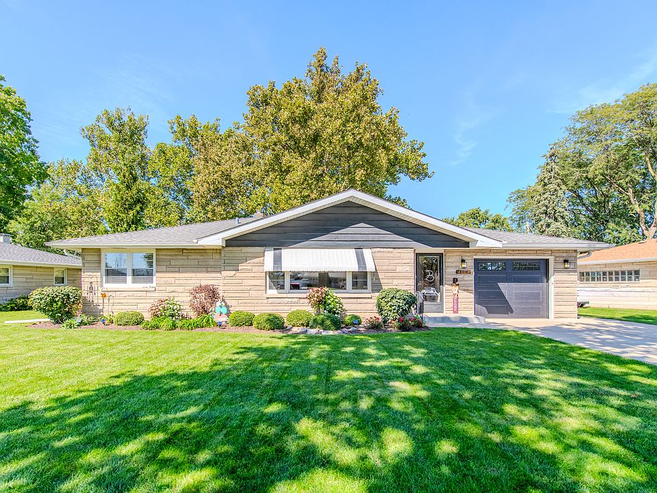 1st image of 405 Bevan Dr E