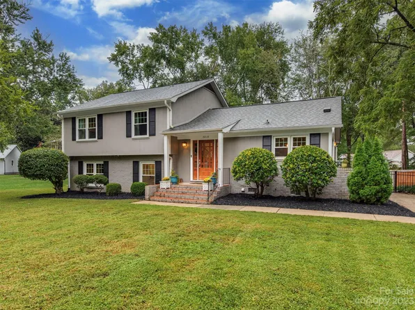 3819 Dunlanwood Cir, Charlotte, NC 28226