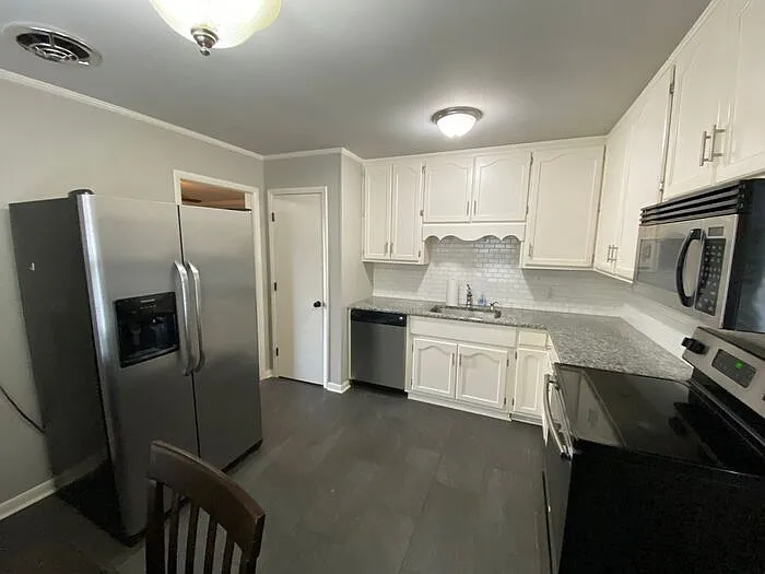 817 Chambers Dr NE — Photo 6